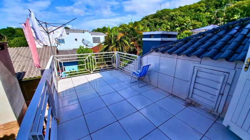 Casa com 3 quartos e 1 banheiro à venda no bairro Guaruja, Parobe