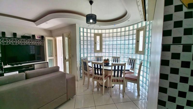 Casa com 3 quartos e 1 banheiro à venda no bairro Guaruja, Parobe