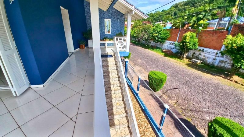 Casa com 3 quartos e 1 banheiro à venda no bairro Guaruja, Parobe