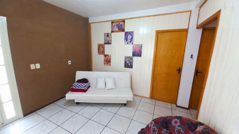 Casa com 3 quartos e 1 banheiro à venda no bairro Guaruja, Parobe
