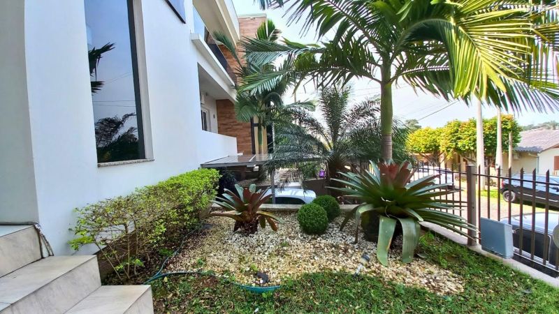 Casa com 3 quartos e 5 banheiros à venda no bairro Guaruja, Parobe