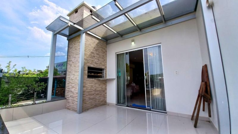 Casa com 3 quartos e 5 banheiros à venda no bairro Guaruja, Parobe