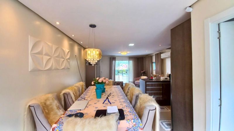 Casa com 3 quartos e 5 banheiros à venda no bairro Guaruja, Parobe