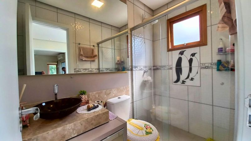 Casa com 3 quartos e 5 banheiros à venda no bairro Guaruja, Parobe