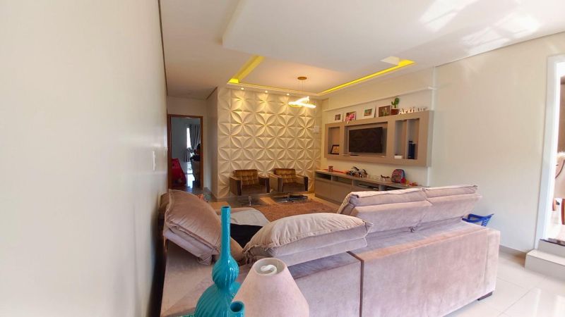 Casa com 3 quartos e 5 banheiros à venda no bairro Guaruja, Parobe