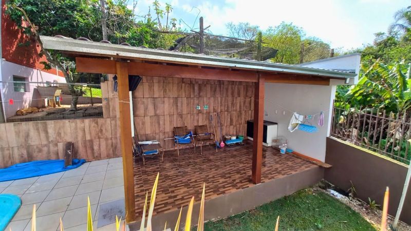 Casa com 3 quartos e 5 banheiros à venda no bairro Guaruja, Parobe