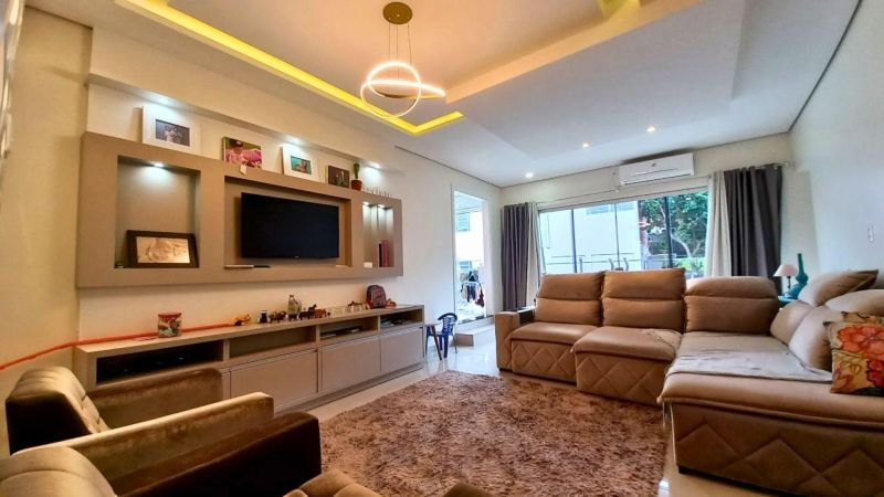 Casa com 3 quartos e 5 banheiros à venda no bairro Guaruja, Parobe