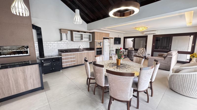 Casa com 1 quarto, 3 banheiros e 241m² à venda no bairro 15 de Novembro, Igrejinha
