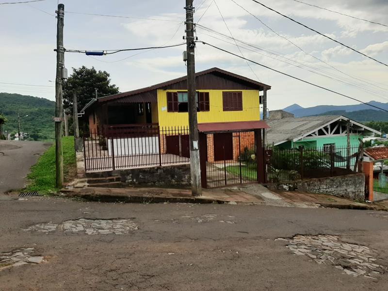 Casa com 3 quartos e 1 banheiro à venda no bairro Centro, Parobe