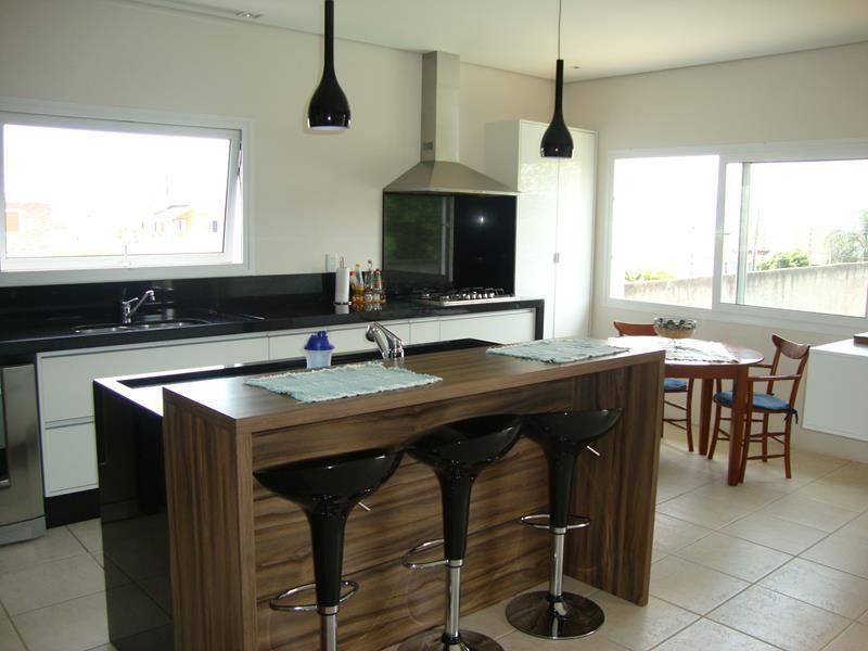 Casa com 3 quartos, 4 banheiros e 677m² à venda no bairro Nossa Senhora de Fatima, Taquara