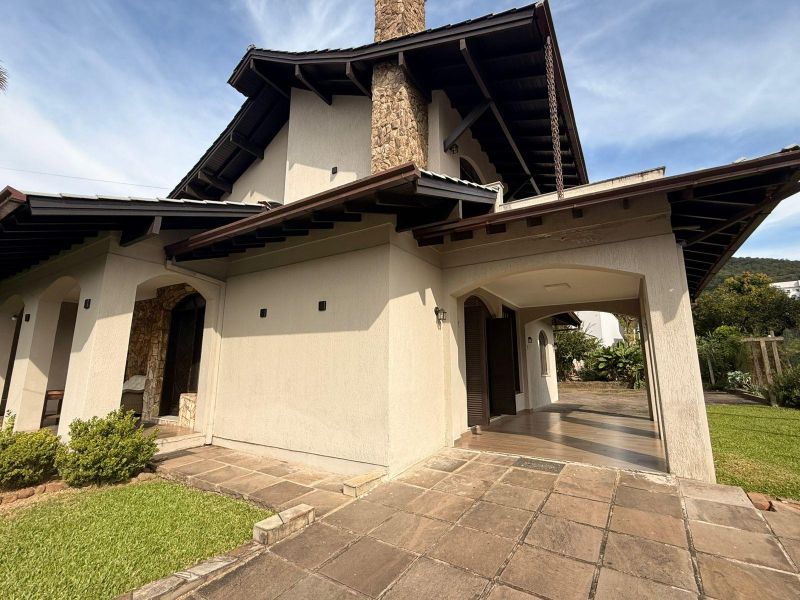 Casa com 3 quartos, 3 banheiros e 272m² à venda no bairro Centro, Igrejinha