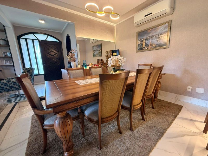 Casa com 3 quartos, 3 banheiros e 272m² à venda no bairro Centro, Igrejinha