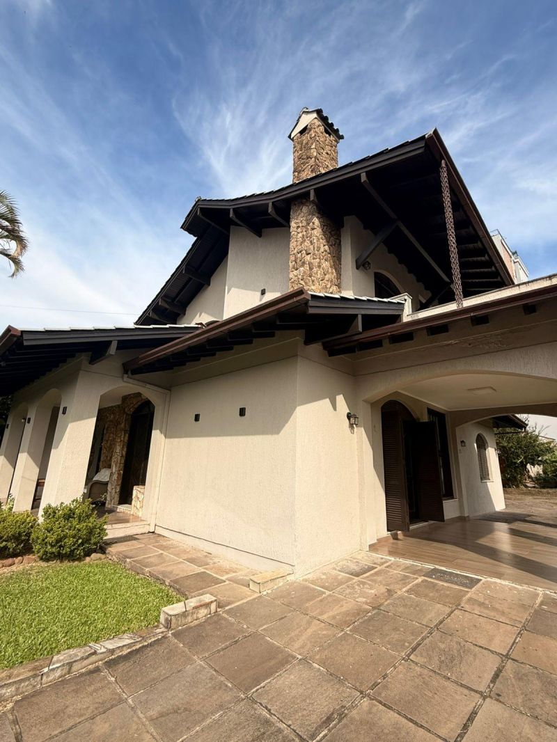 Casa com 3 quartos, 3 banheiros e 272m² à venda no bairro Centro, Igrejinha
