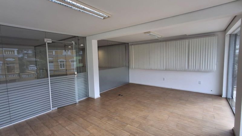 Apartamento com 1 quarto, 3 banheiros e 206m² à venda no bairro Centro, Taquara
