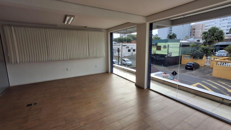 Apartamento com 1 quarto, 3 banheiros e 206m² à venda no bairro Centro, Taquara