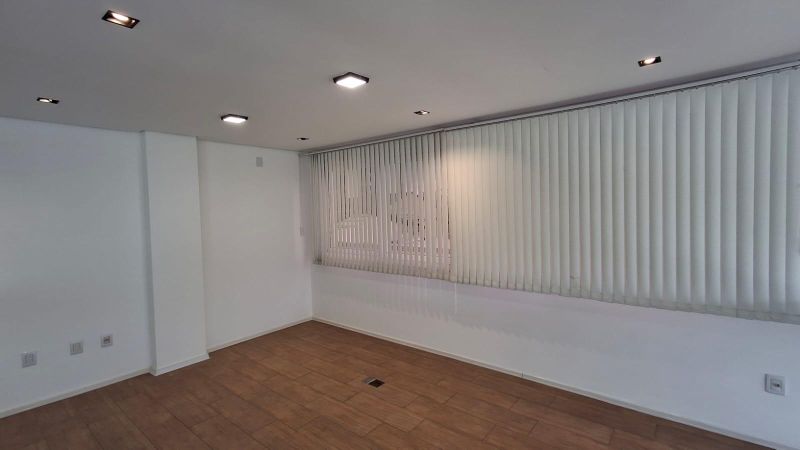 Apartamento com 1 quarto, 3 banheiros e 206m² à venda no bairro Centro, Taquara