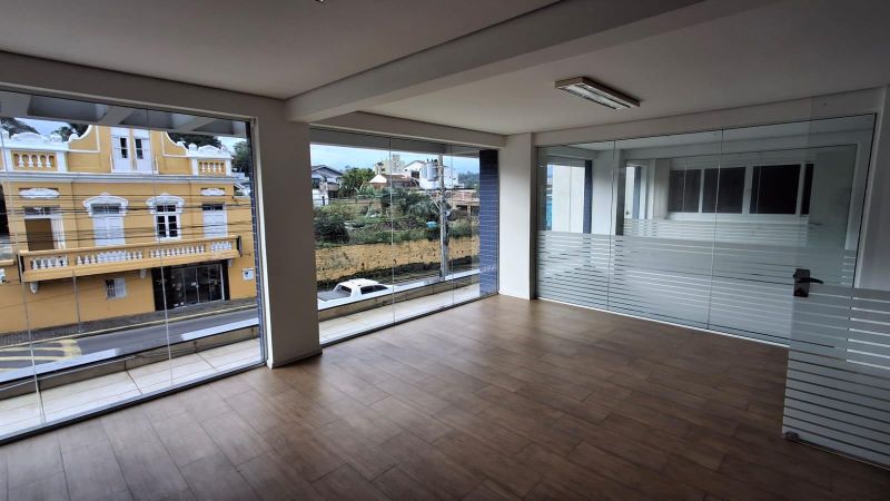 Apartamento com 1 quarto, 3 banheiros e 206m² à venda no bairro Centro, Taquara