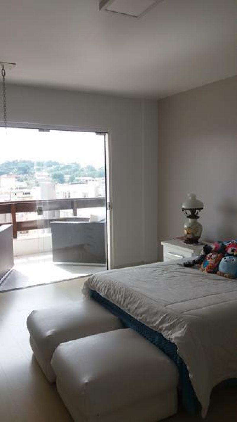 Apartamento com 2 quartos, 2 banheiros e 145m² à venda no bairro Centro, Taquara