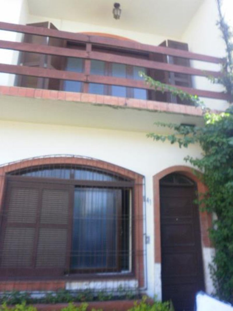 Sobrado com 3 quartos, 3 banheiros e 196m² à venda no bairro Centro, Taquara