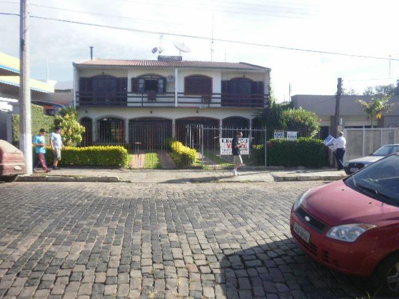 Sobrado com 3 quartos, 3 banheiros e 196m² à venda no bairro Centro, Taquara