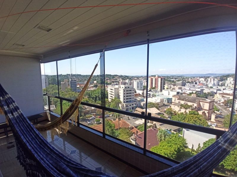 Apartamento com 3 quartos, 3 banheiros e 183m² à venda no bairro Centro, Taquara