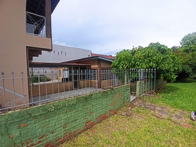 Casa com 3 quartos, 3 banheiros e 440m² à venda no bairro Centro, Taquara