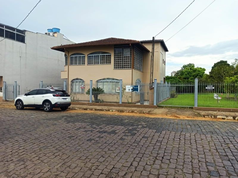 Casa com 3 quartos, 3 banheiros e 440m² à venda no bairro Centro, Taquara