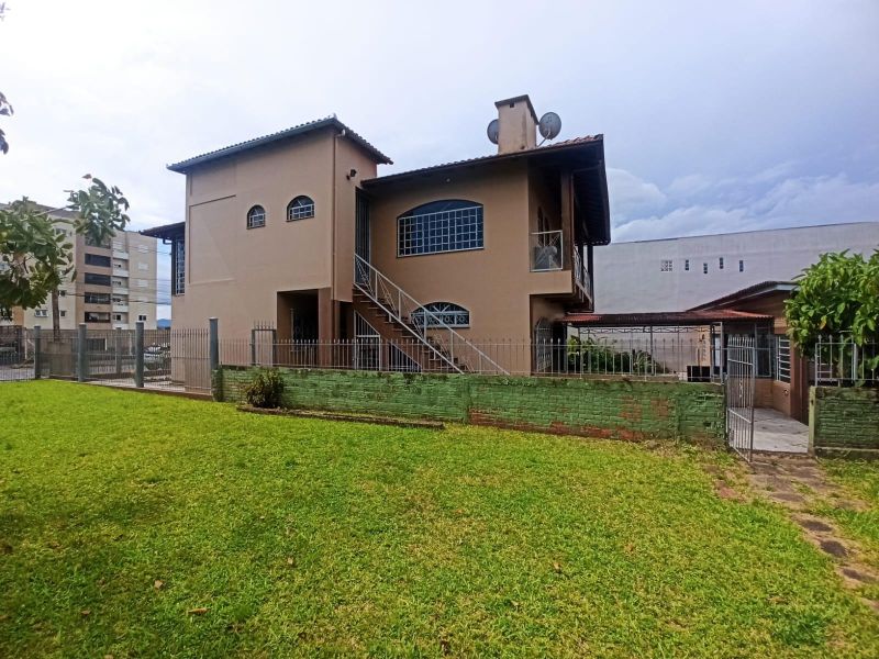 Casa com 3 quartos, 3 banheiros e 440m² à venda no bairro Centro, Taquara