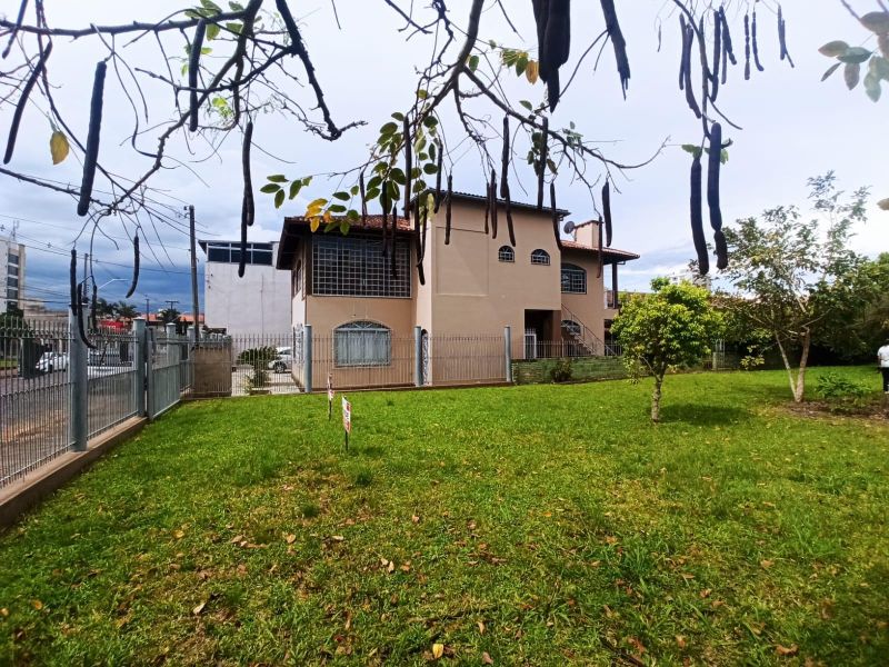 Casa com 3 quartos, 3 banheiros e 440m² à venda no bairro Centro, Taquara
