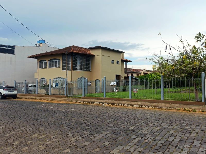 Casa com 3 quartos, 3 banheiros e 440m² à venda no bairro Centro, Taquara