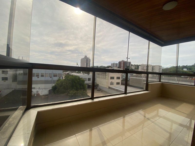Apartamento com 3 quartos, 2 banheiros e 155m² à venda no bairro Centro, Taquara