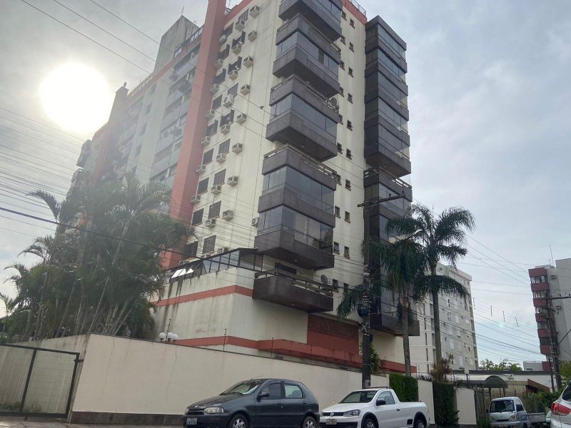 Apartamento com 3 quartos, 2 banheiros e 155m² à venda no bairro Centro, Taquara