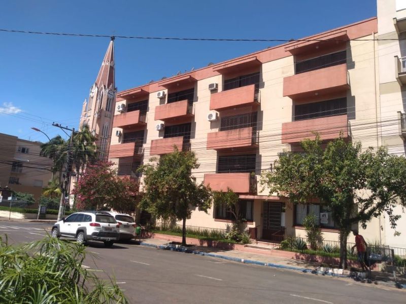 Apartamento com 2 quartos, 2 banheiros e 84m² à venda no bairro Centro, Taquara