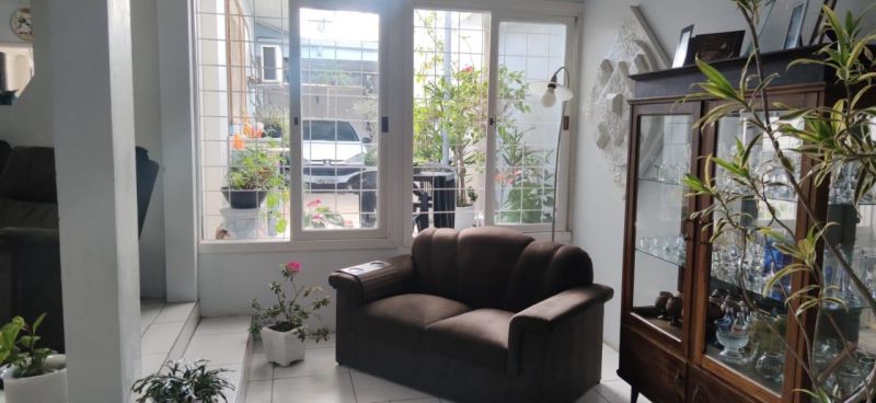 Casa com 1 quarto, 3 banheiros e 220m² à venda no bairro Centro, Taquara