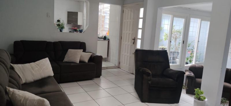 Casa com 1 quarto, 3 banheiros e 220m² à venda no bairro Centro, Taquara