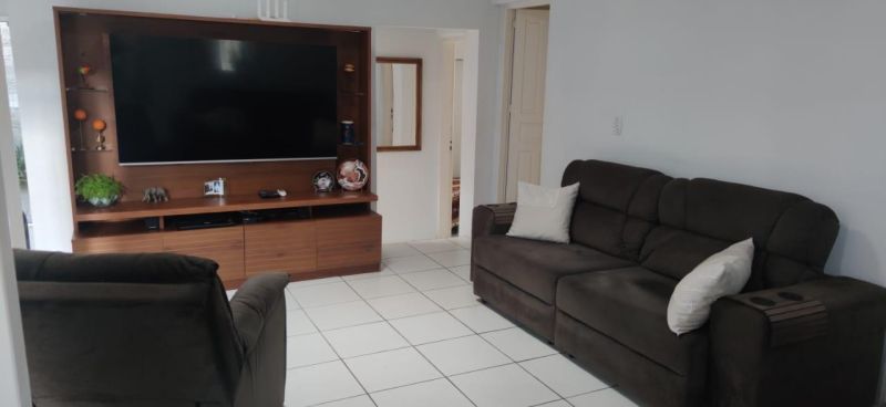 Casa com 1 quarto, 3 banheiros e 220m² à venda no bairro Centro, Taquara