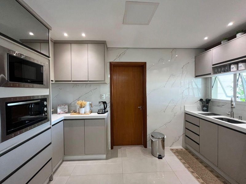 Apartamento com 1 quarto, 2 banheiros e 80m² à venda no bairro Centro, Taquara