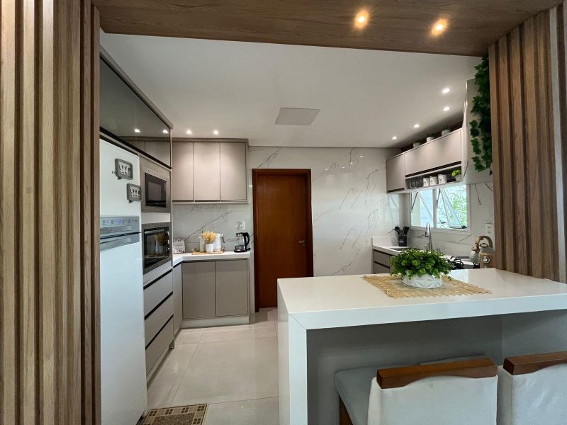 Apartamento com 1 quarto, 2 banheiros e 80m² à venda no bairro Centro, Taquara