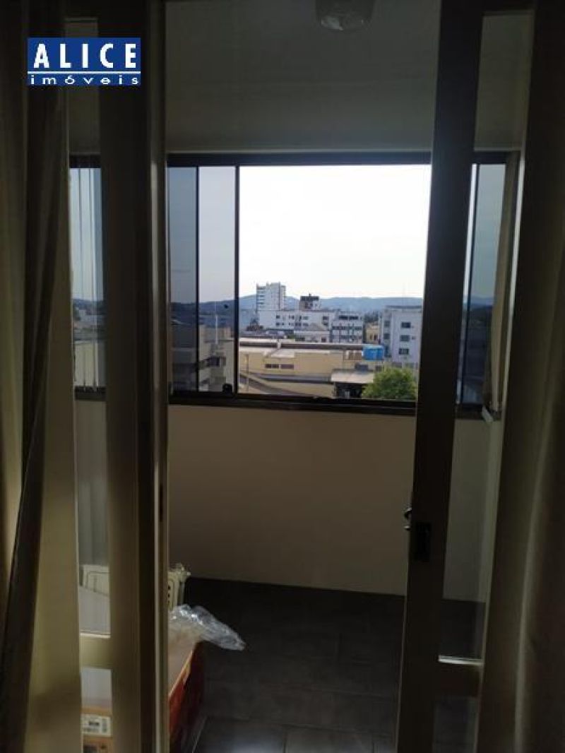 Apartamento com 3 quartos e 2 banheiros à venda no bairro Centro, Taquara
