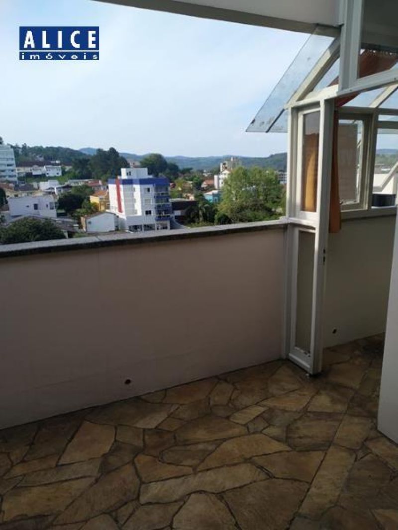 Apartamento com 3 quartos e 2 banheiros à venda no bairro Centro, Taquara
