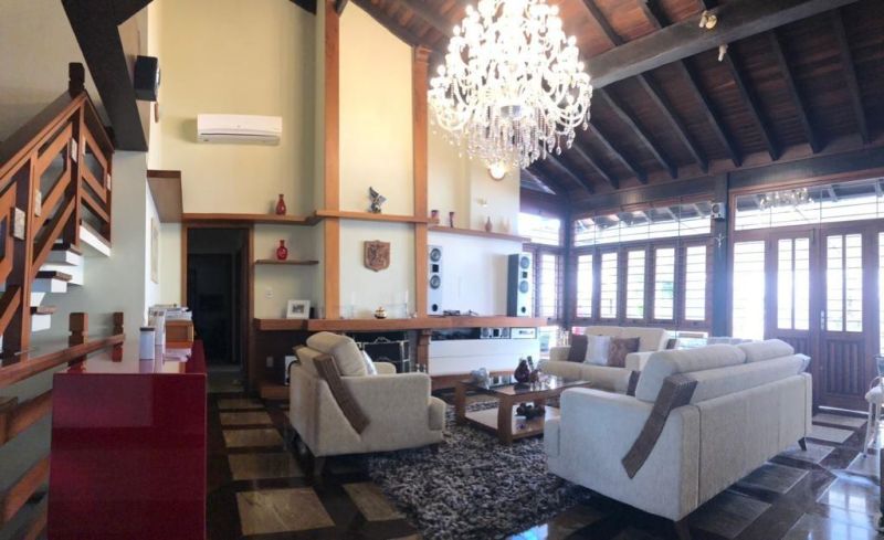 Casa com 4 quartos, 6 banheiros e 655m² à venda no bairro Morro do Leoncio, Taquara