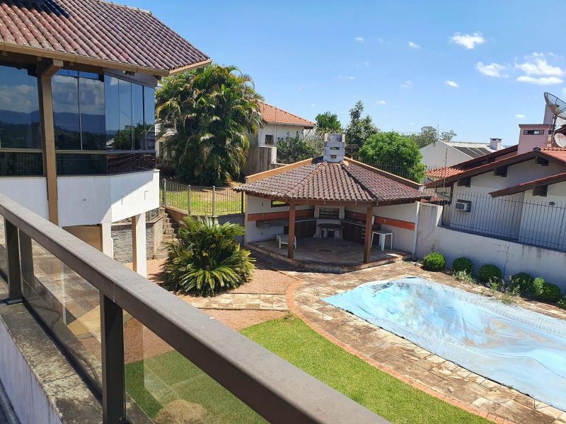 Casa com 4 quartos, 6 banheiros e 655m² à venda no bairro Morro do Leoncio, Taquara