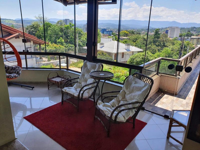 Casa com 4 quartos, 6 banheiros e 655m² à venda no bairro Morro do Leoncio, Taquara
