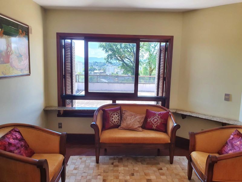 Casa com 4 quartos, 6 banheiros e 655m² à venda no bairro Morro do Leoncio, Taquara