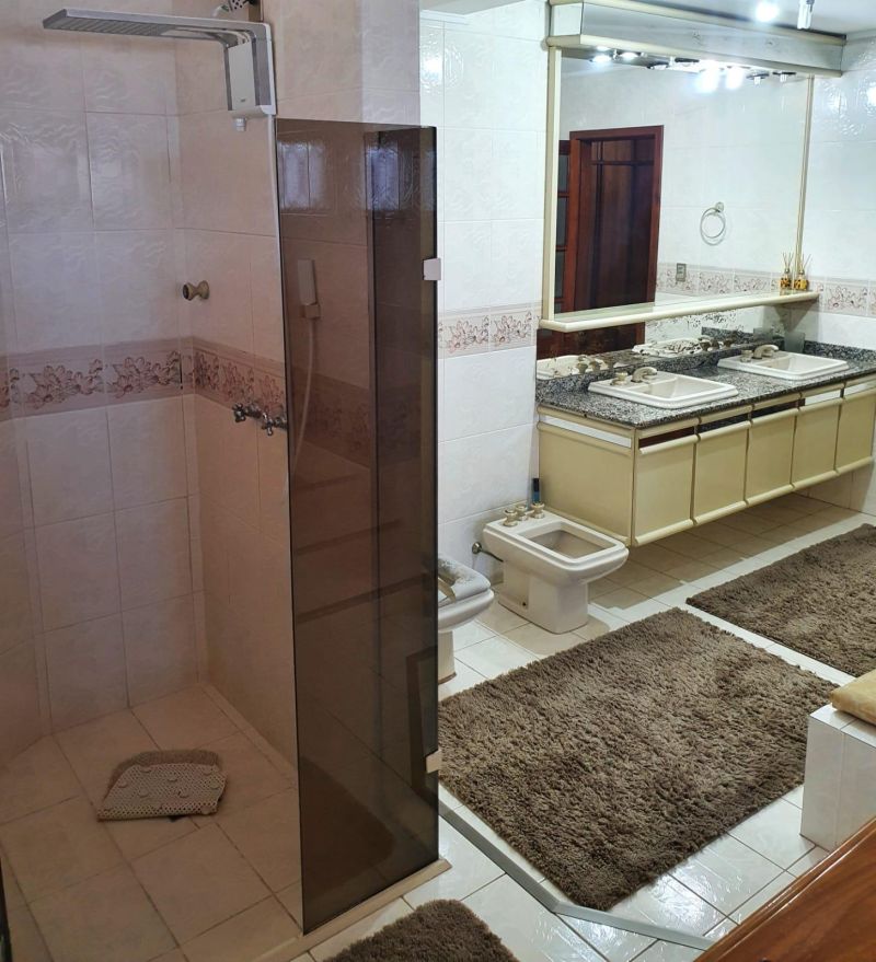 Casa com 4 quartos, 6 banheiros e 655m² à venda no bairro Morro do Leoncio, Taquara