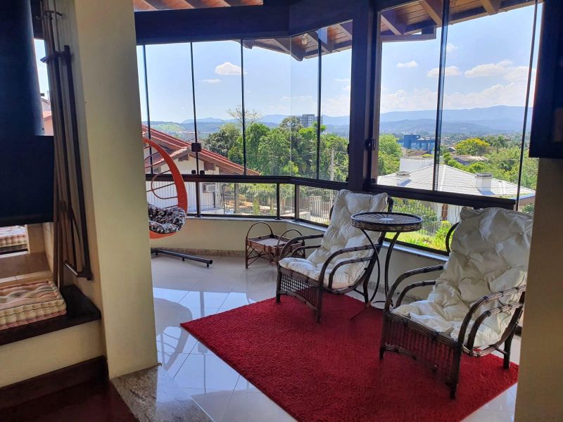 Casa com 4 quartos, 6 banheiros e 655m² à venda no bairro Morro do Leoncio, Taquara