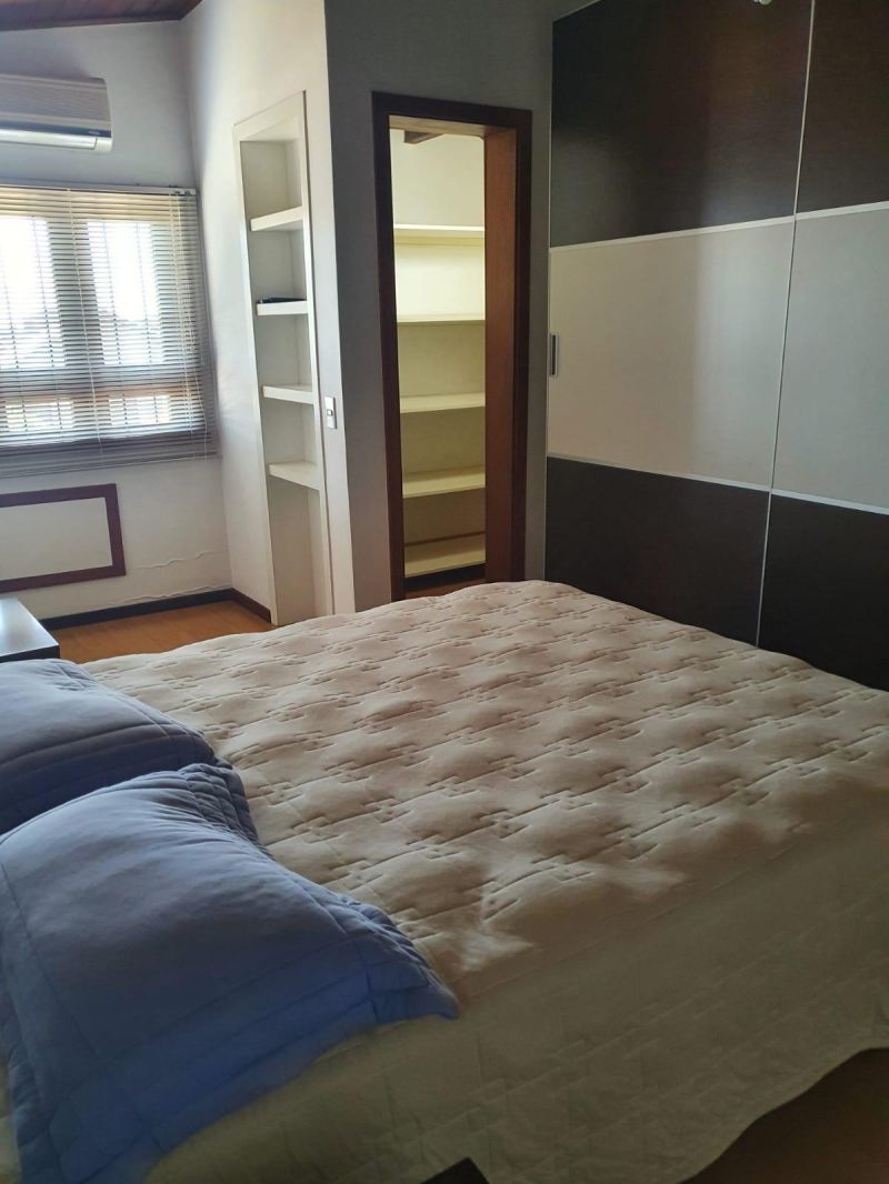 Casa com 4 quartos, 6 banheiros e 655m² à venda no bairro Morro do Leoncio, Taquara
