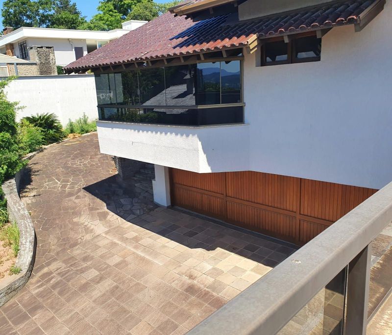 Casa com 4 quartos, 6 banheiros e 655m² à venda no bairro Morro do Leoncio, Taquara