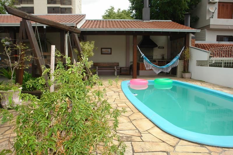 Casa com 2 quartos, 4 banheiros e 263m² à venda no bairro Centro, Taquara