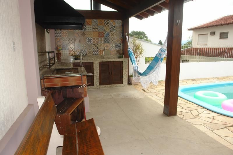 Casa com 2 quartos, 4 banheiros e 263m² à venda no bairro Centro, Taquara